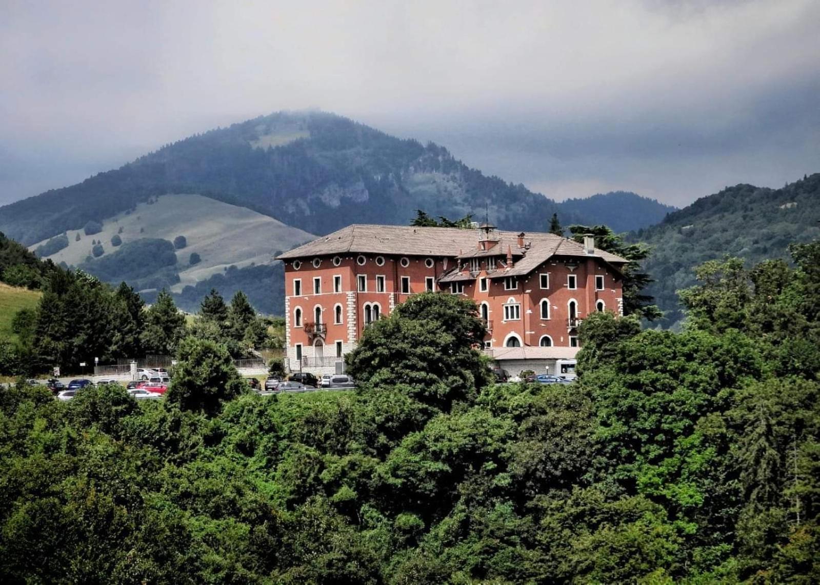 Hotel Stella Alpina Spiazzi Di Caprino Exterior photo